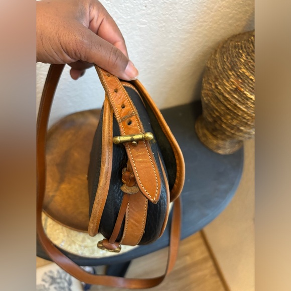 Vintage Dooney and Bourke Crossbody - Picture 8 of 16